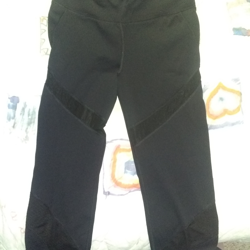 Mesh cut out Capri workout pants
